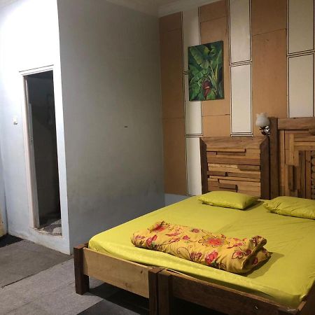 不拉士打宜 红色伙伴劳贡巴友谊旅馆酒店 外观 照片