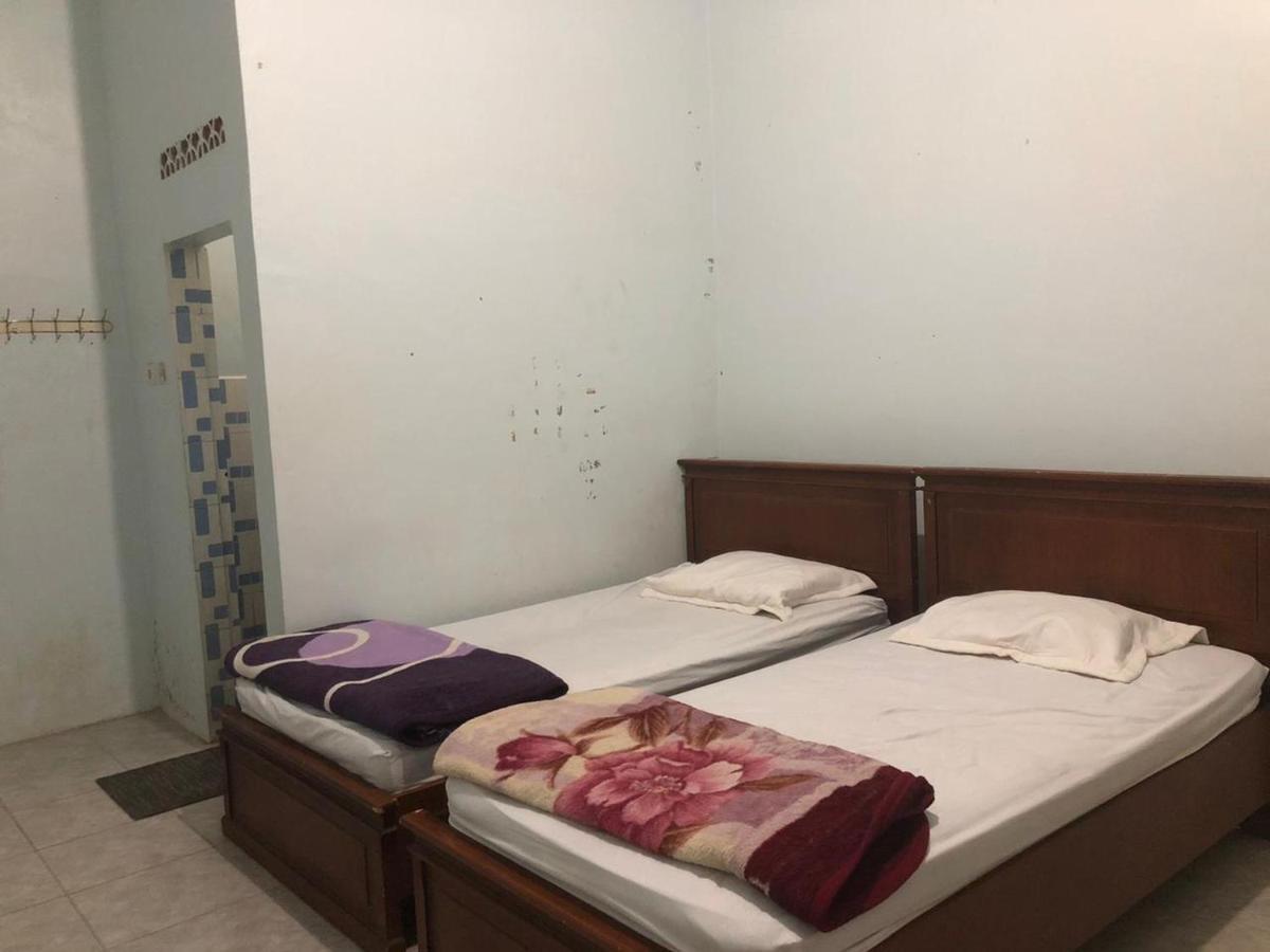 不拉士打宜 红色伙伴劳贡巴友谊旅馆酒店 外观 照片