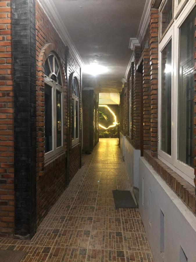 不拉士打宜 红色伙伴劳贡巴友谊旅馆酒店 外观 照片